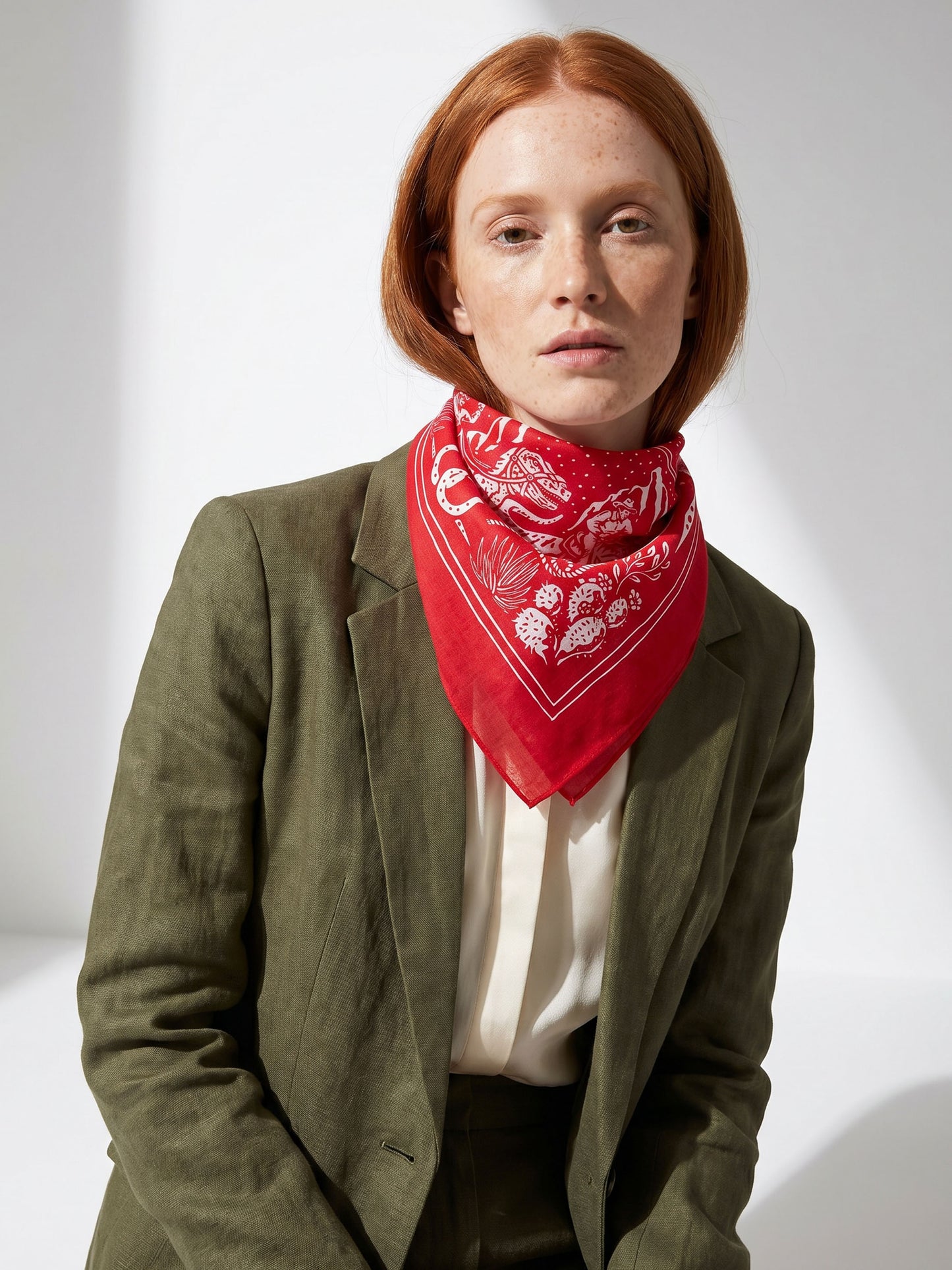 DUST AND THUNDER | Squaïr Red | 66 cm